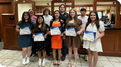 TexasBank Awarded 6,000 in Scholarships